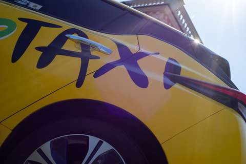 E-Taxi Taxi 40100.jpg